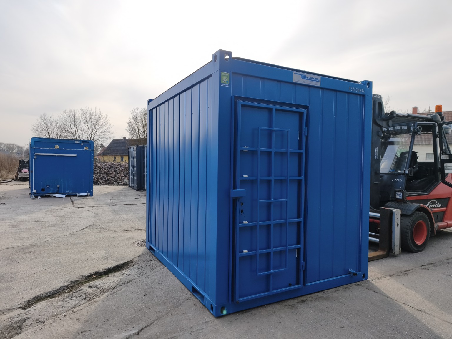 10 Fu&szlig; B&uuml;rocontainer Seitenansicht mit Fenster